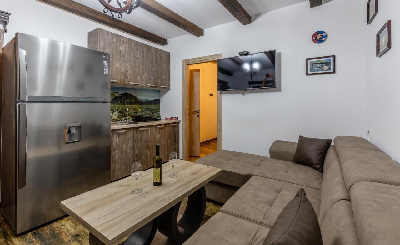 Appartement Luxury House Lotos à Golubovci Extérieur photo